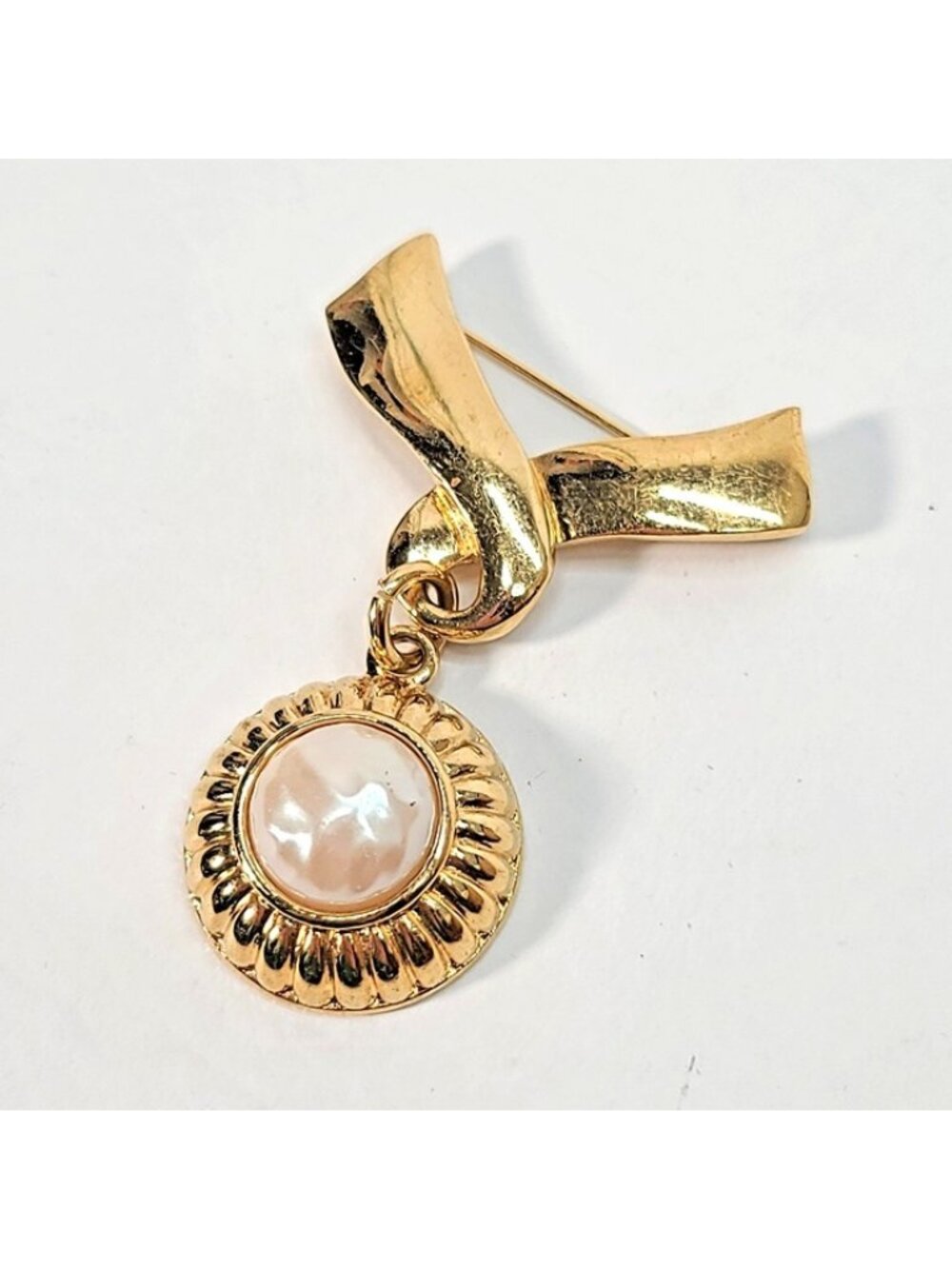 Retro Givenchy Gold-Tone Bow Brooch Pin faux dangle pearl, MCM designer 80s 90s